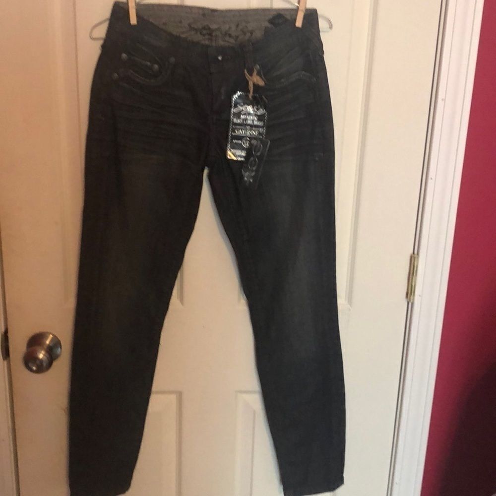 Stitch’s black label Cayenne sz 25
